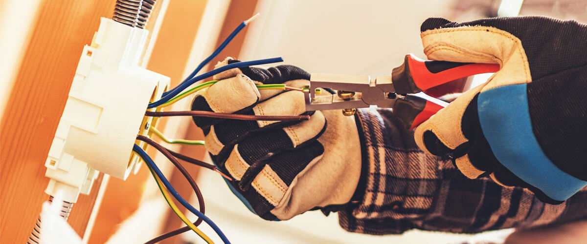 tips for working safely with electricity on minor DIY projects